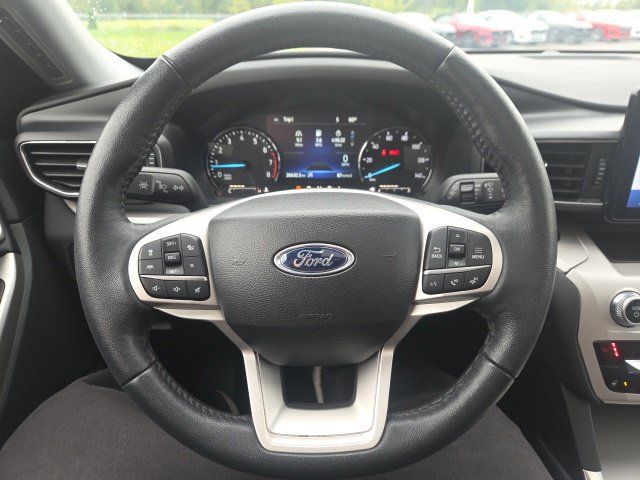 Used 2023 Ford Explorer XLT w/ Equipment Group 202A AWD/4WD image 40