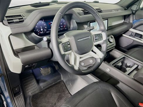 Used 2024 Land Rover Defender 110 S image 9