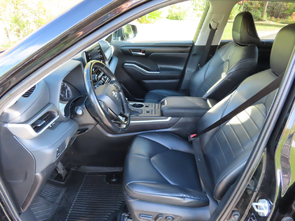 Used 2021 Toyota Highlander XLE AWD/4WD image 27