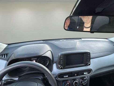 Used 2021 Hyundai Kona SE image 6