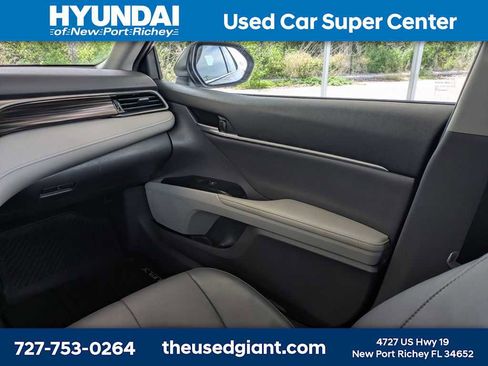 Used 2019 Toyota Camry XLE FWD image 18