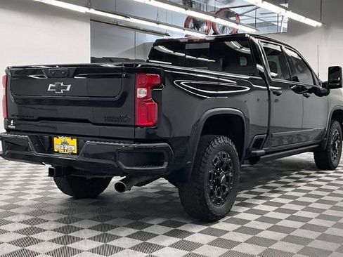 Used 2024 Chevrolet Silverado 2500 High Country w/ High Country Premium Package AWD/4WD image 13