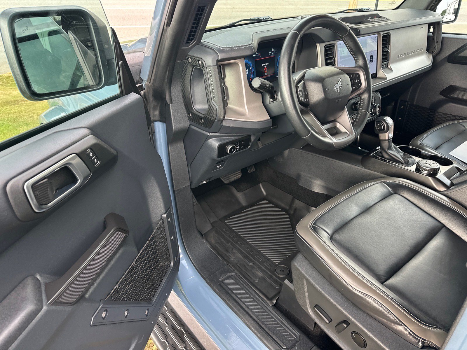 Used 2025 Ford Bronco Outer Banks AWD/4WD image 9