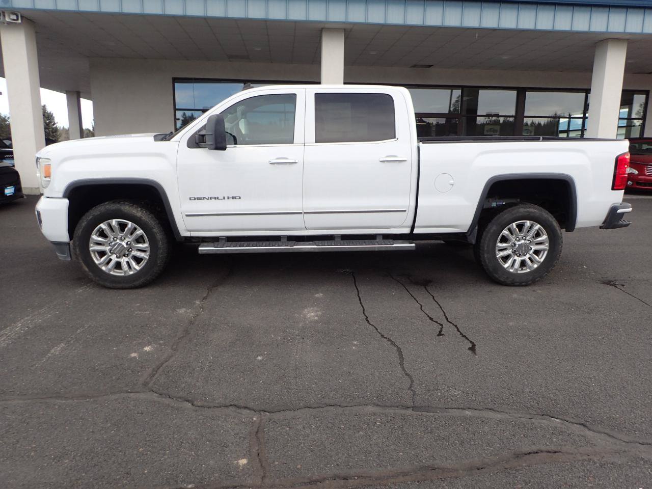 Used 2015 GMC Sierra 2500 Denali w/ Duramax Plus Package AWD/4WD image 2