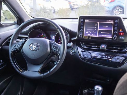 Used 2019 Toyota C-HR XLE image 11