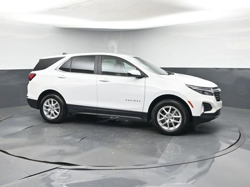 Used 2023 Chevrolet Equinox LT w/ Driver Convenience Package image 5