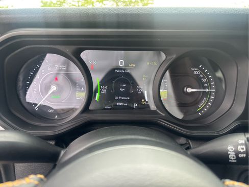 Used 2024 Jeep Wrangler Unlimited w/ Convenience Group AWD/4WD image 15