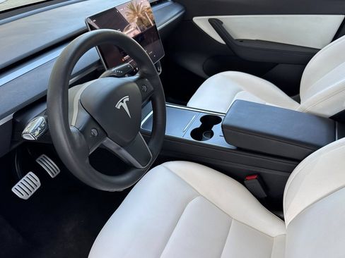 Used 2022 Tesla Model Y Performance AWD/4WD image 9