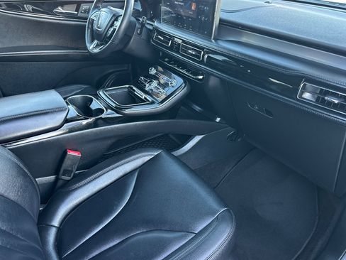 Used 2022 Lincoln Nautilus FWD w/ Premium Package image 15