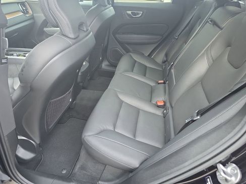 Certified 2022 Volvo XC60 B5 Momentum w/ Climate Package image 10