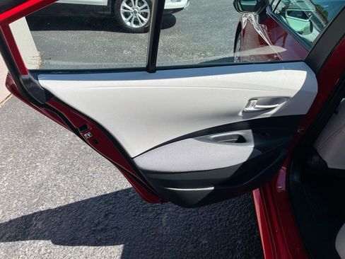 Used 2020 Toyota Corolla LE FWD image 27