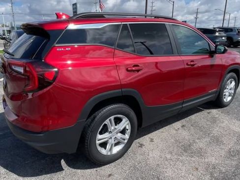 Used 2024 GMC Terrain SLE w/ Driver Convenience Package AWD/4WD image 2