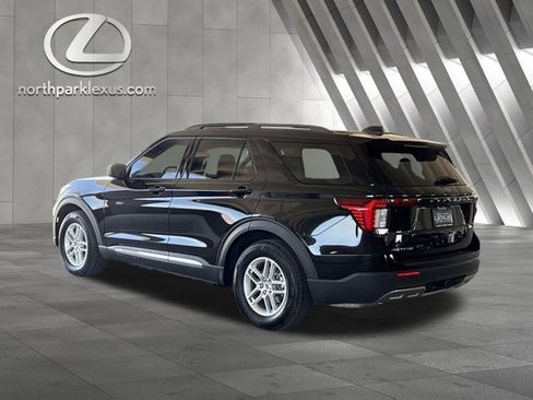 Used 2025 Ford Explorer Active w/ Active Comfort Package RWD image 2