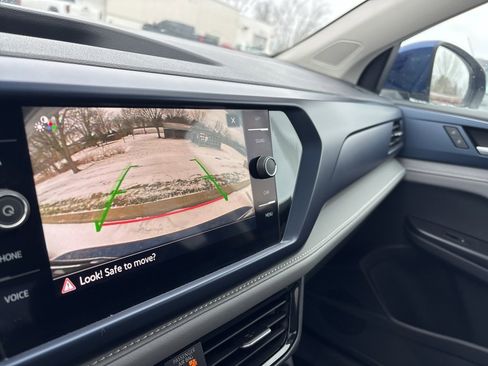 Used 2024 Volkswagen Taos SE image 25