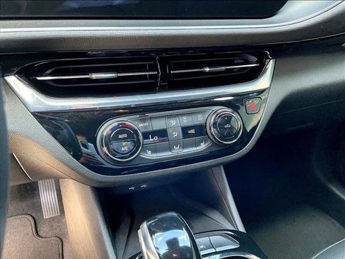 Used 2025 Buick Envista Sport Touring w/ Convenience I Package FWD image 23