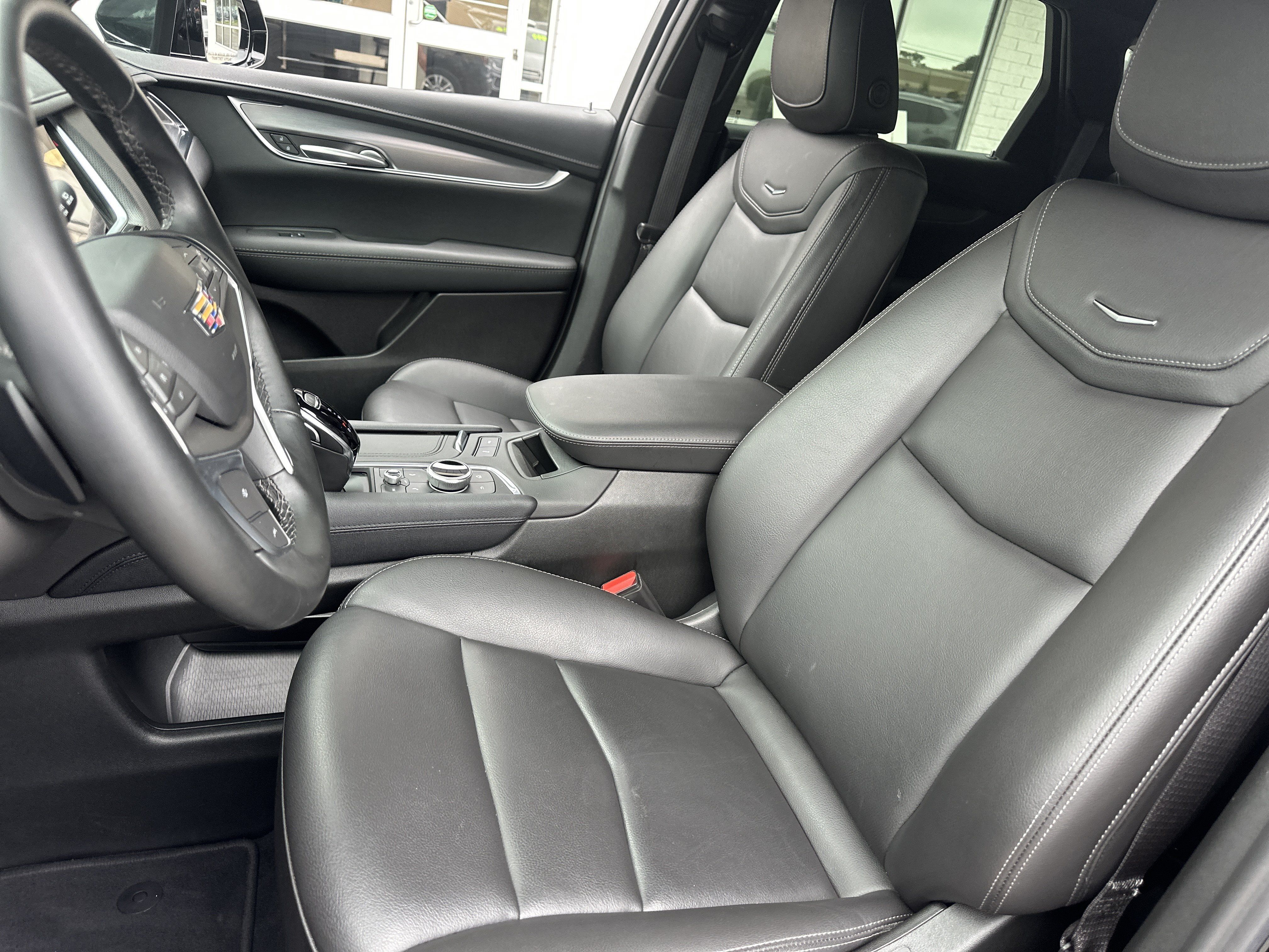 Used 2025 Cadillac XT5 Luxury FWD image 11