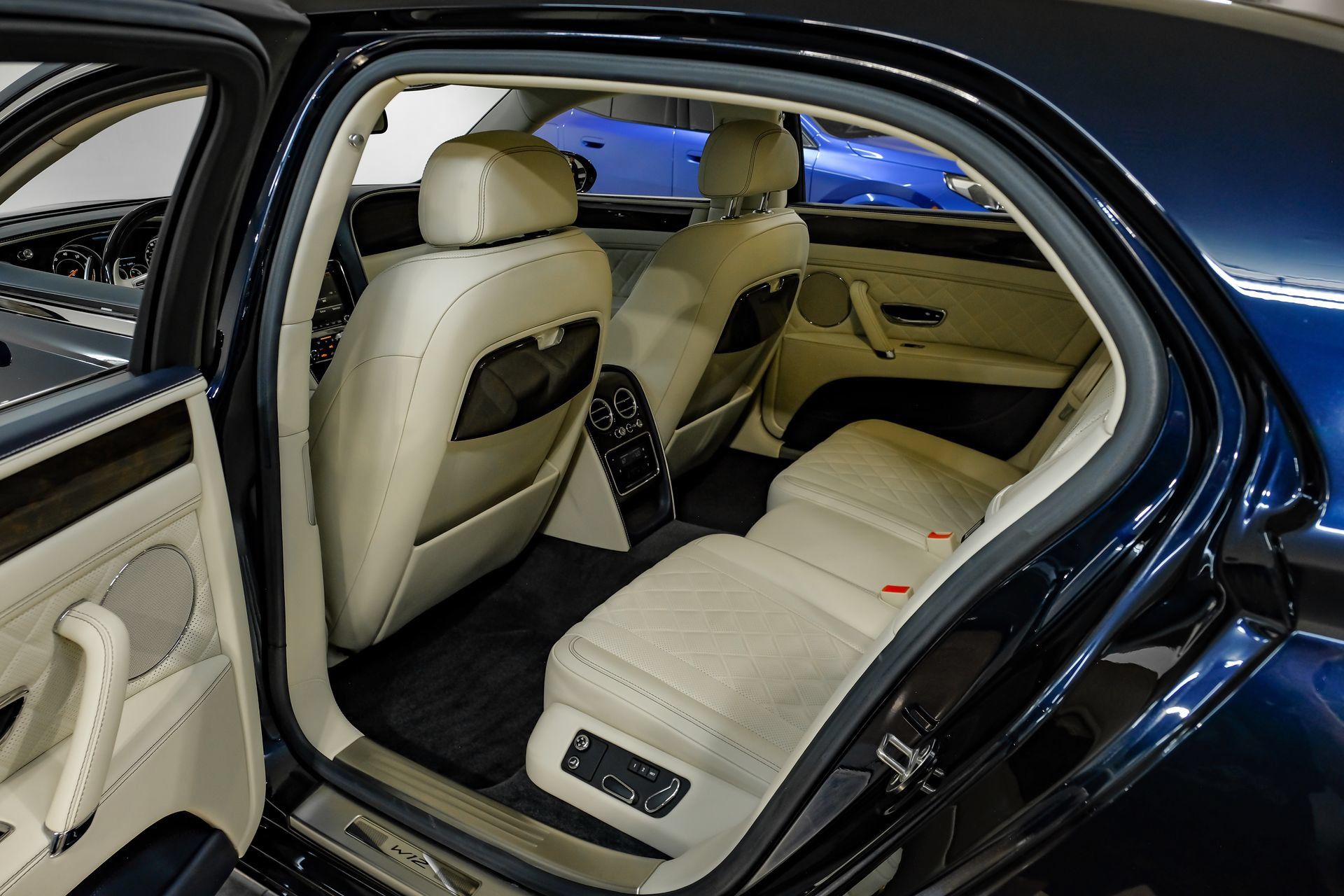 Used 2018 Bentley Flying Spur W12 AWD/4WD image 48