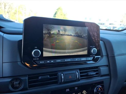 Used 2025 Nissan Pathfinder S image 10