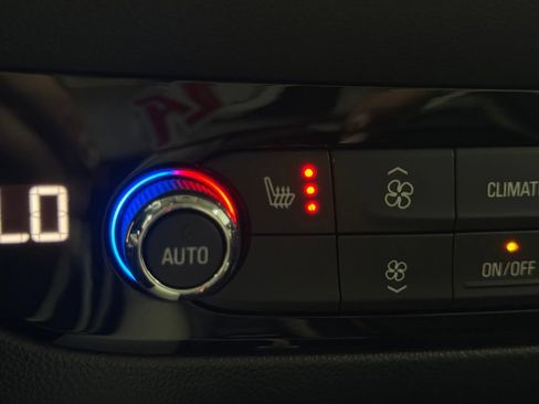 Used 2024 Buick Enclave Essence w/ Sport Touring Edition FWD image 5