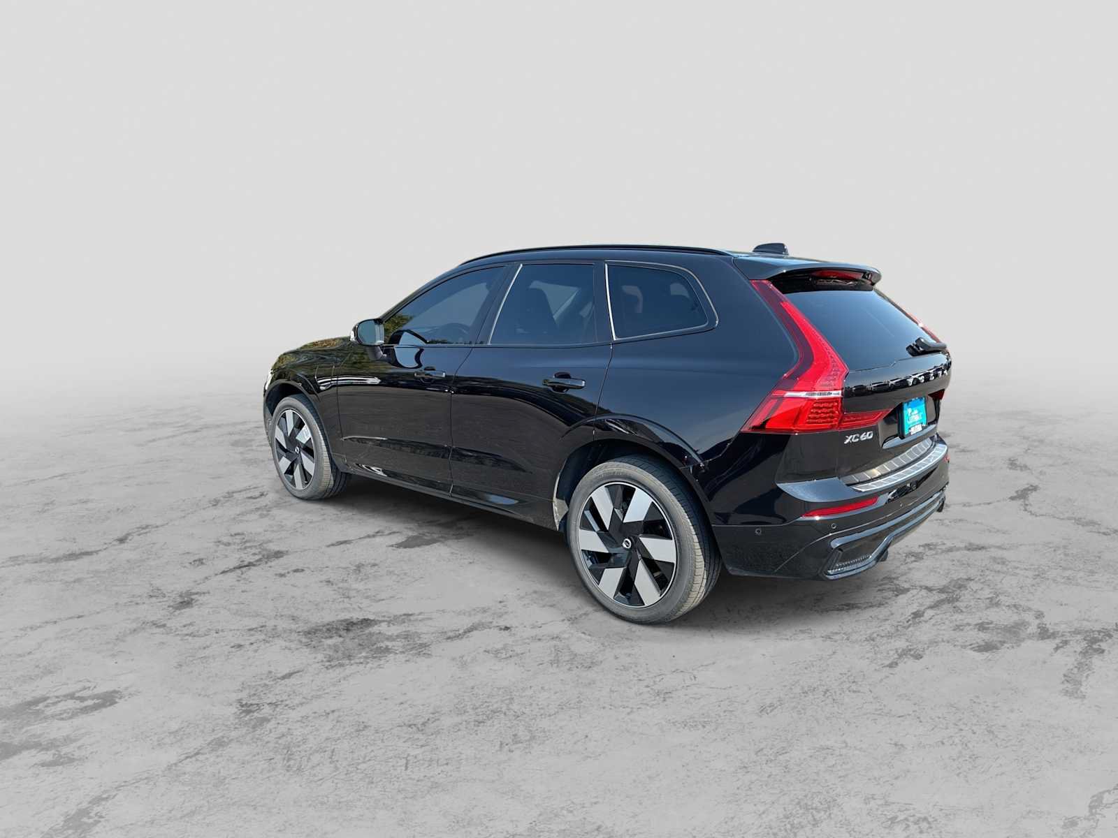 Used 2024 Volvo XC60 T8 Plus w/ Protection Package Premier AWD/4WD image 6