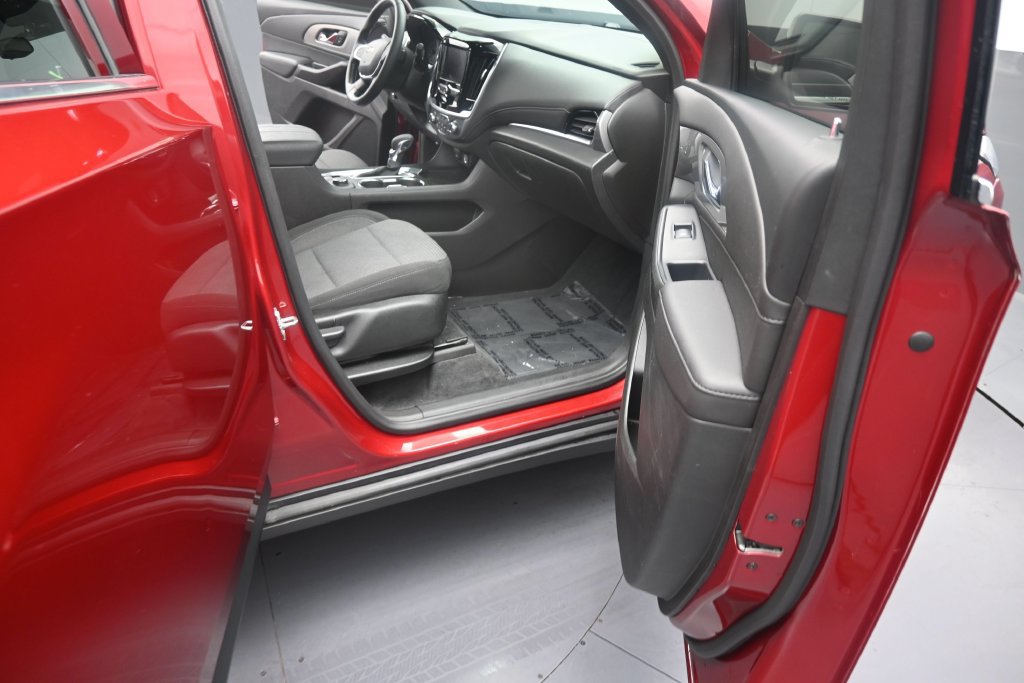 Used 2022 Chevrolet Traverse LT FWD image 15