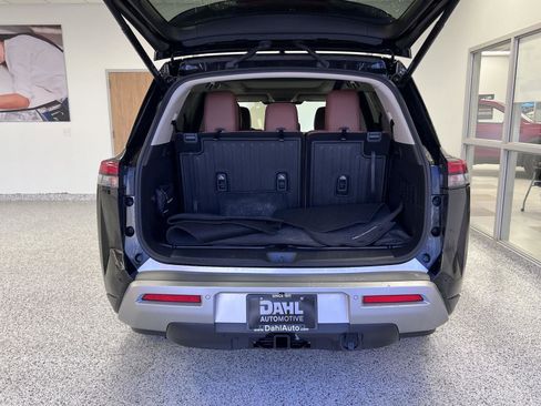 Used 2024 Nissan Pathfinder Platinum w/ Cargo Package image 15