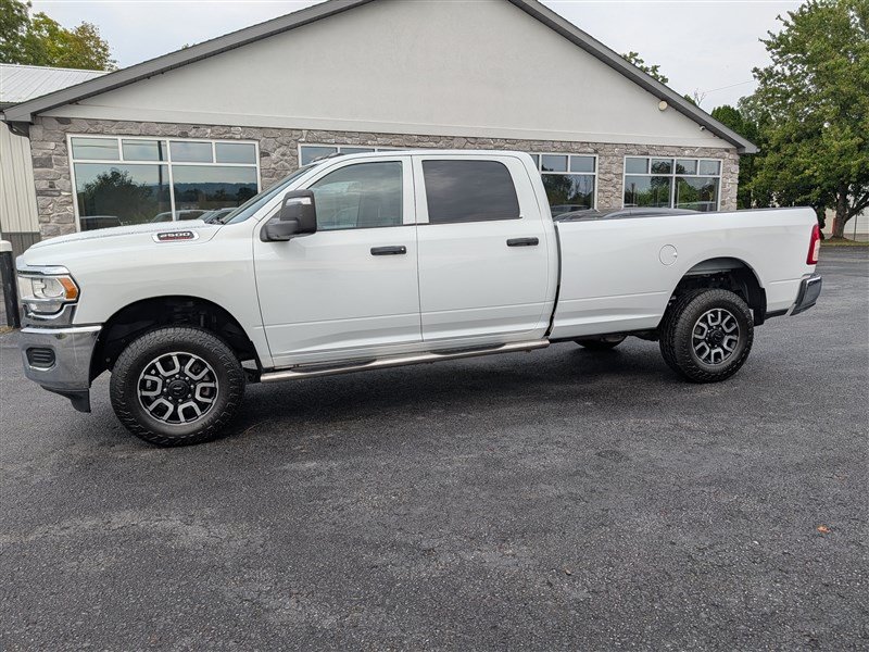 Used 2024 RAM 2500 Tradesman w/ Chrome Appearance Group AWD/4WD image 3