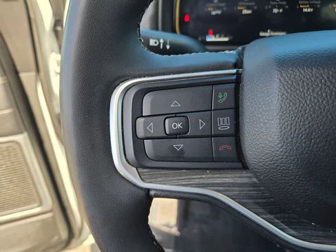 Used 2024 Jeep Wagoneer L Series II RWD image 21