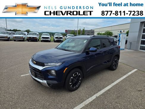Used 2022 Chevrolet TrailBlazer LT FWD image 2