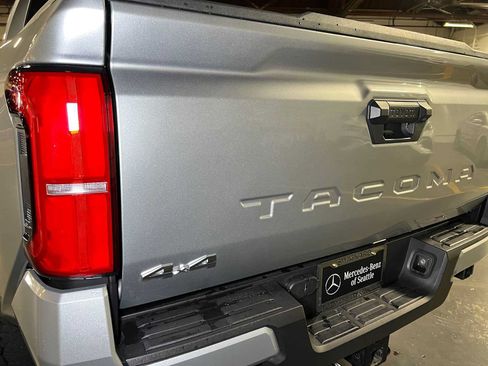 Used 2025 Toyota Tacoma SR5 AWD/4WD image 14