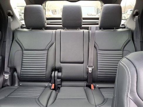 Certified 2025 Land Rover Discovery S image 13