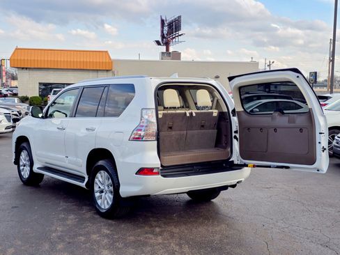 Used 2019 Lexus GX 460 Premium w/ Premium Package image 43