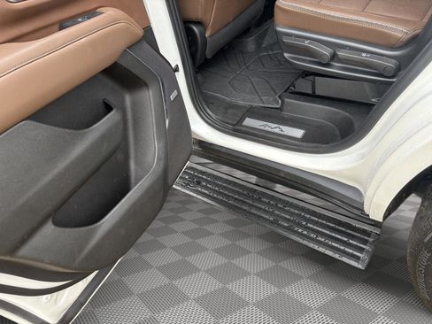 Used 2023 Chevrolet Tahoe High Country image 13