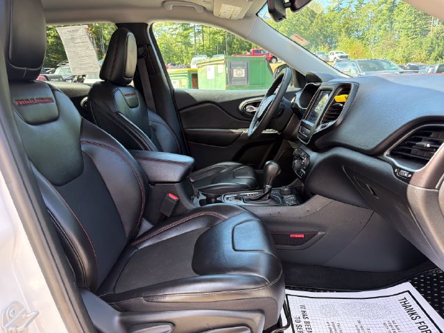 Used 2020 Jeep Cherokee Trailhawk AWD/4WD image 28