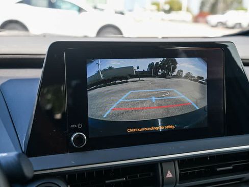 Used 2024 Toyota Prius LE FWD image 22
