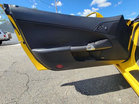 Used 2005 Chevrolet Corvette Convertible w/ Preferred Equipment Group image 19