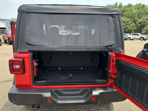 Used 2025 Jeep Wrangler Sport AWD/4WD image 21