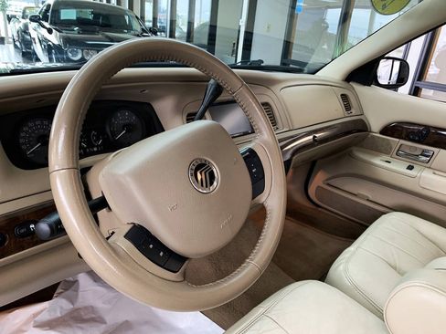 Used 2010 Mercury Grand Marquis LS RWD image 9