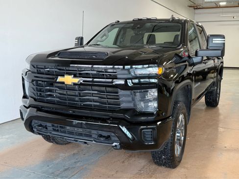 Used 2024 Chevrolet Silverado 2500 Custom w/ Custom Value Package image 1