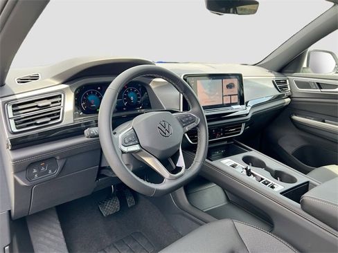 New 2025 Volkswagen Atlas Cross Sport SE image 9