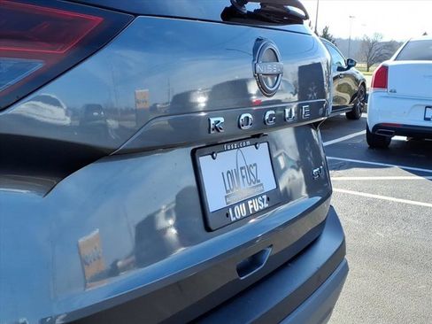 Used 2023 Nissan Rogue SV image 34