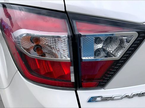Used 2018 Ford Escape SEL w/ Ford Safe & Smart Package AWD/4WD image 26
