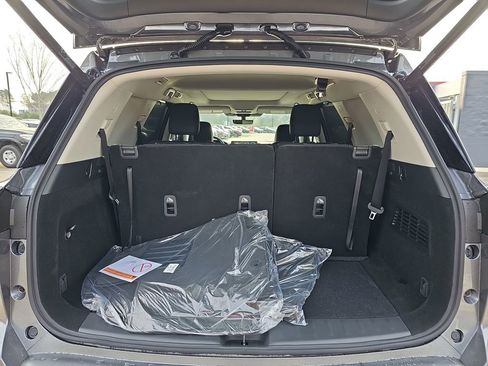 New 2026 Nissan Pathfinder SL w/ SL Premium Package FWD image 15