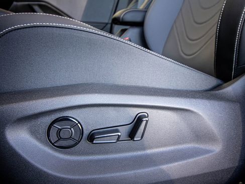 New 2026 Volkswagen Tiguan SE R-Line image 25