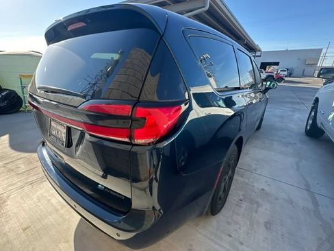 Used 2023 Chrysler Pacifica Touring-L w/ S Appearance Package FWD image 4