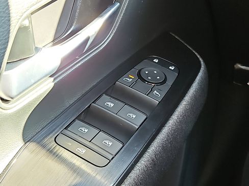 New 2026 Nissan Kicks SV w/ SV Premium Package image 19