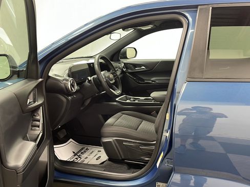 Used 2026 Chevrolet Equinox LT w/ LPO, Floor Liner Package FWD image 2