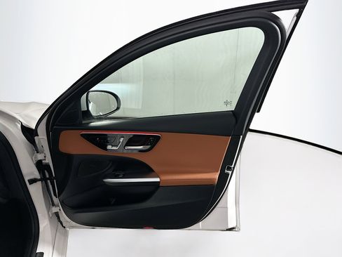 Used 2025 Mercedes-Benz C 300 Sedan image 32