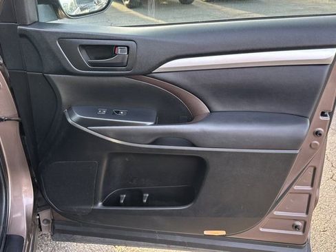 Used 2018 Toyota Highlander Plus image 18