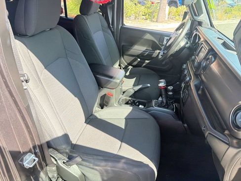 Used 2021 Jeep Gladiator Sport AWD/4WD image 25